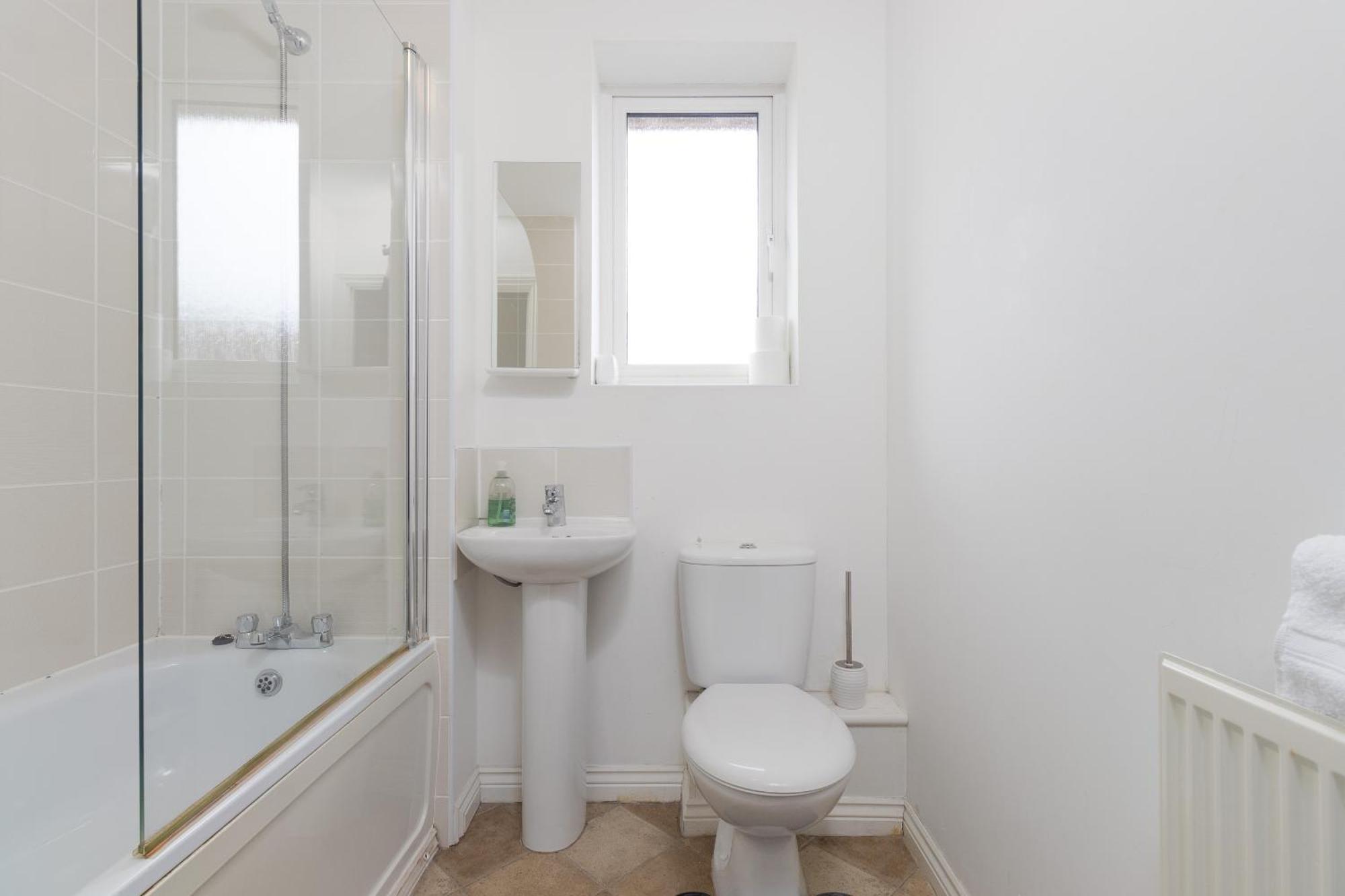 2-br Executive En-suite By Mbiz Apartment Coventry